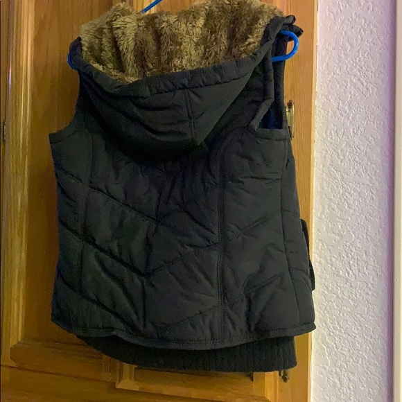American Eagle Vest with hood - Picture 3 of 5
